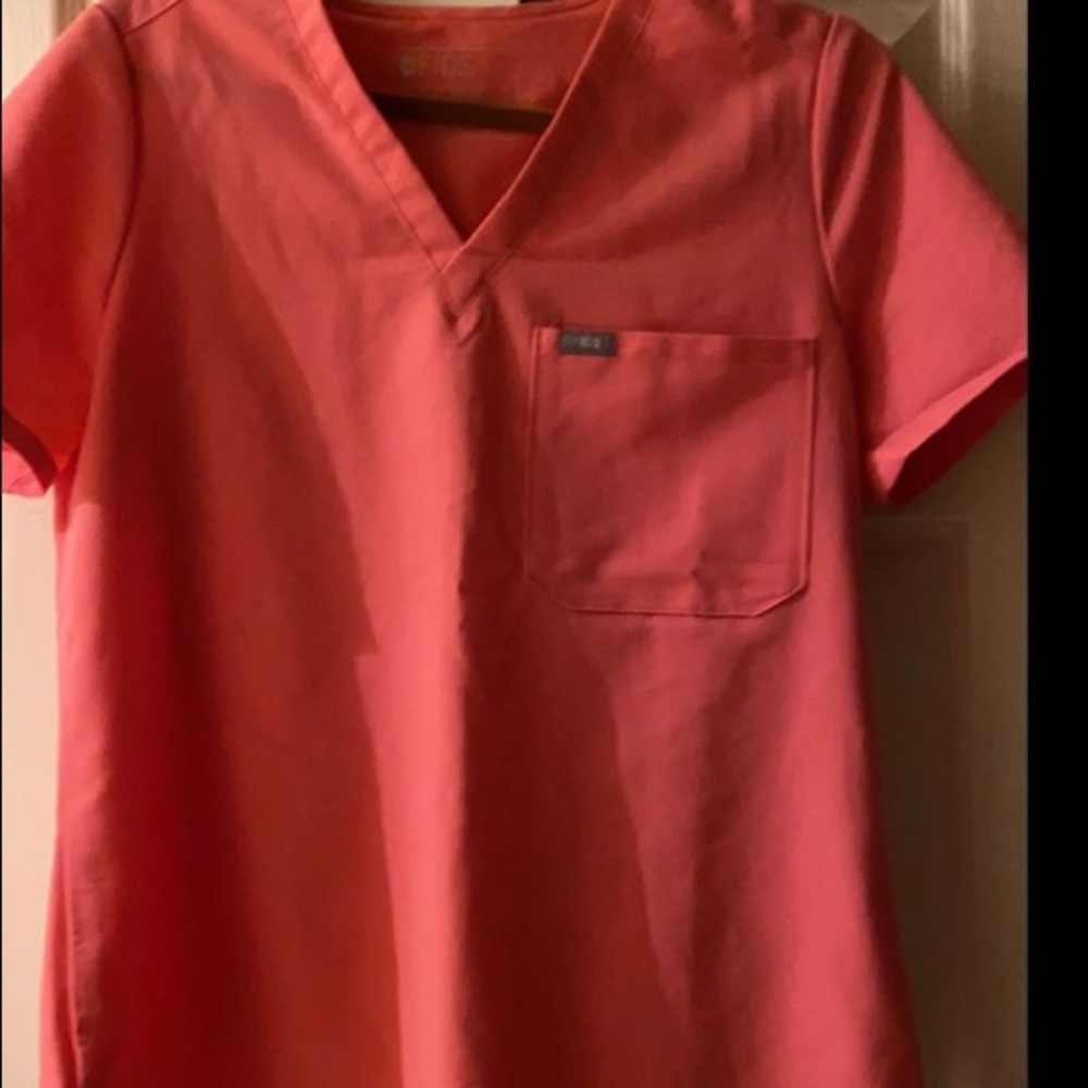 Medium Women’s Gently Used FIGS! No smoke smell